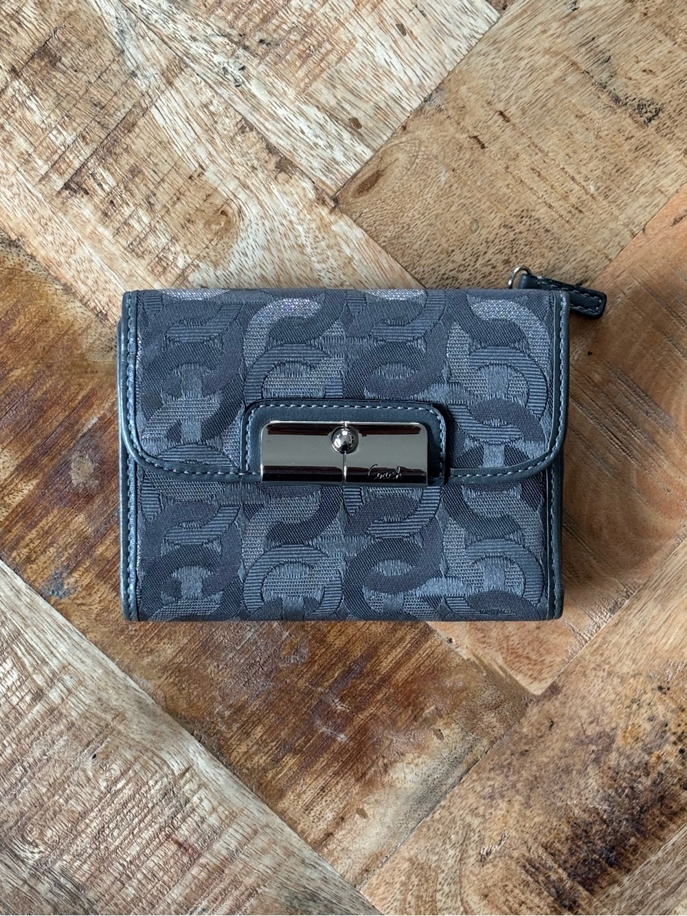 ⛓️🩶🤍Y2K Kristin Optic Chainlink Art Wallet🤍🩶⛓️